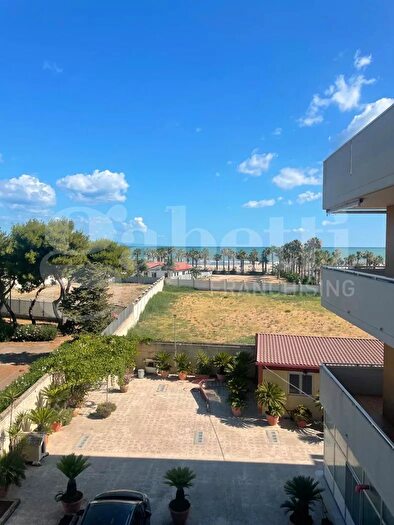 Appartamento trilocale in vendita in Via Ruggiero Scommegna, Barletta