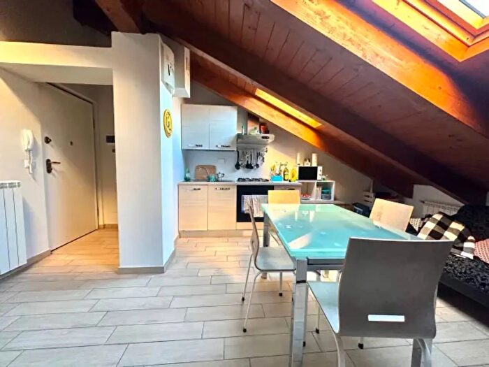 Appartamento trilocale in affitto in Via Osasco, Torino