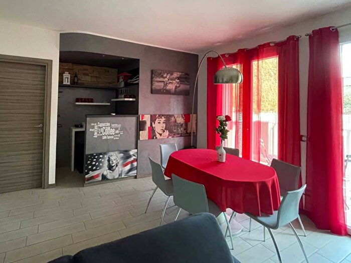 Appartamento bilocale in affitto in Via Antonio Sant'Elia, Centro, Tavernerio