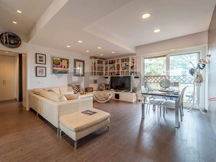 Appartamento trilocale in vendita in Via Annibale De Gasperis, Roma