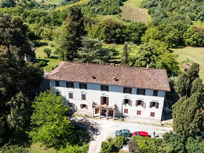 Appartamento quadrilocale in vendita in Via Roma, Asciano