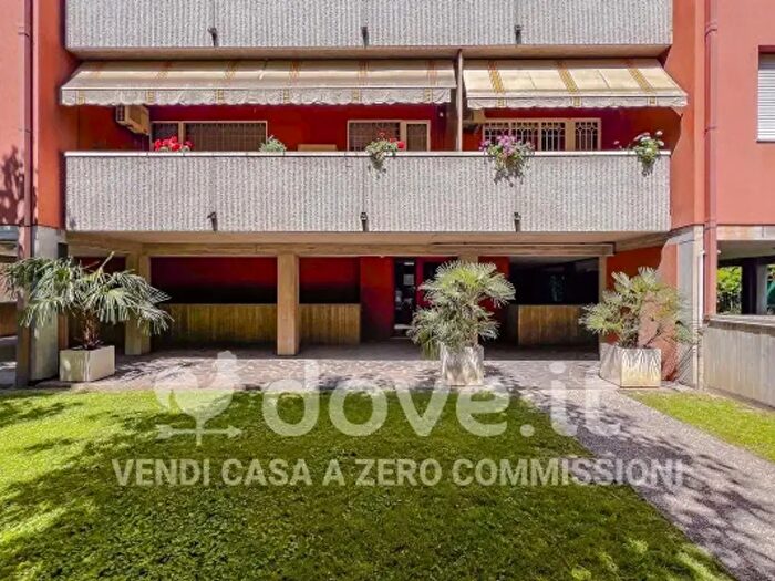 Appartamento trilocale in vendita in Via del Rosaspina, Bologna