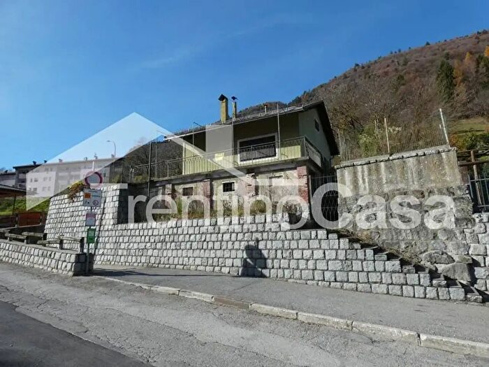 Casa trilocale in vendita in Via Condino, Tione Di Trento