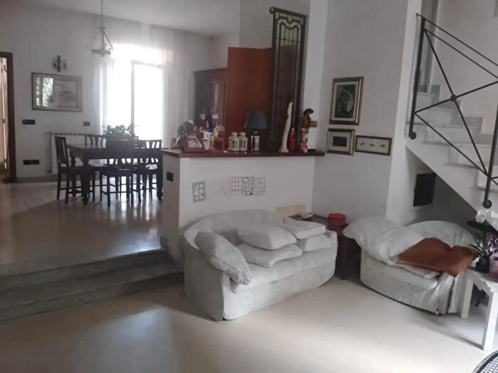 Casa con 6 locali in vendita in Viareggio