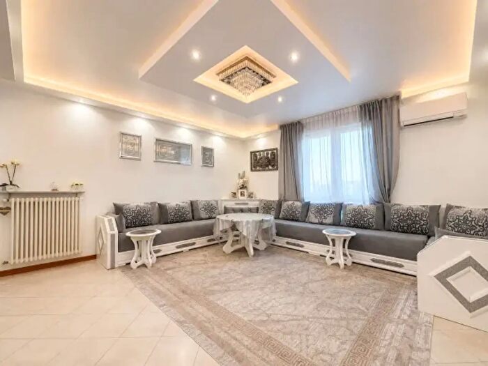 Appartamento con 5 locali in vendita in Via Mafalda di Savoia, Piacenza