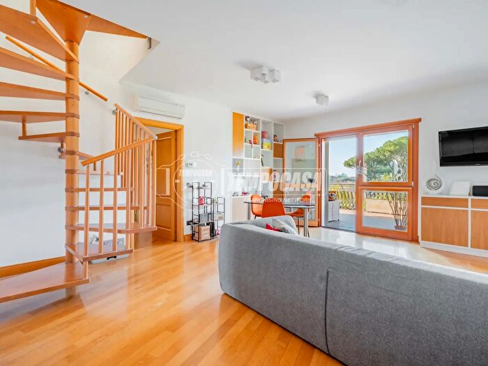 Appartamento quadrilocale in vendita in Via Sorelle Radecchi, Roma