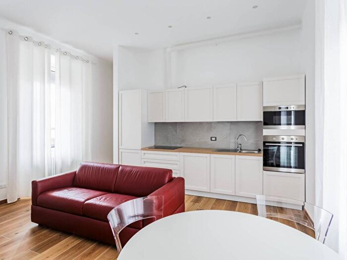 Appartamento trilocale in affitto in Via Lucilio Gaio, Certosa, Milano