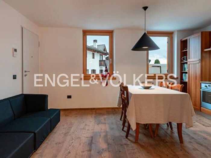 Appartamento quadrilocale in vendita in Piazza San Rocco, Fai Della Paganella