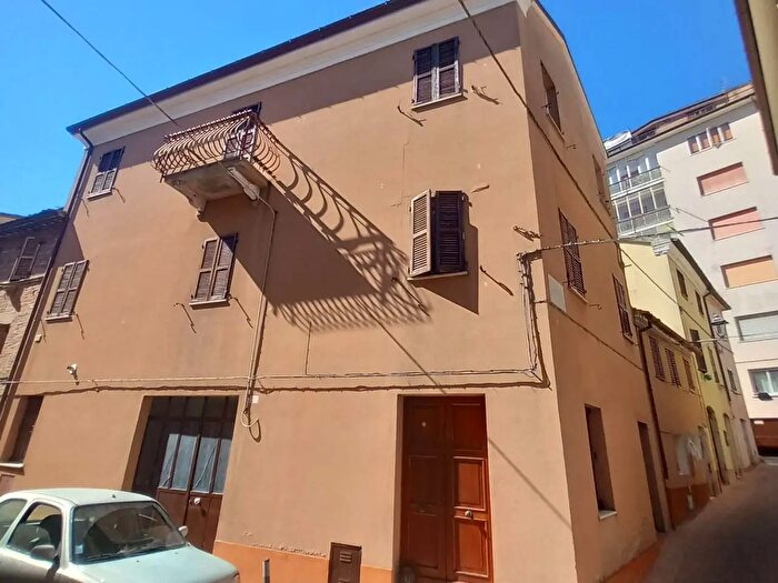 Casa con 6 locali in vendita in Via dei Cappuccini, Osimo