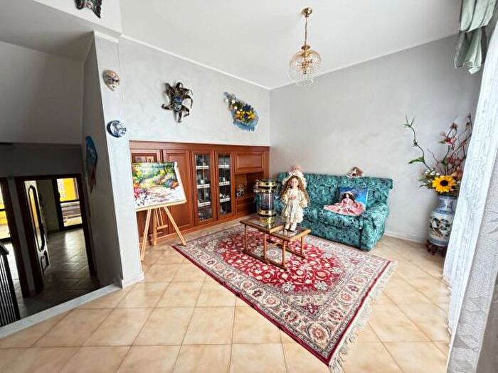 Casa con 6 locali in vendita in Via Luigi Pirandello, Chieri