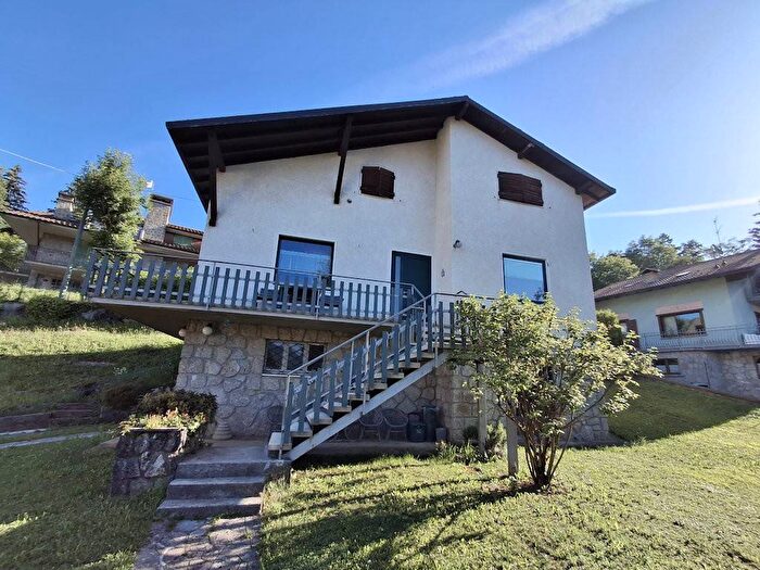 Casa con 6 locali in affitto in Via Milano, Centro, Castione della Presolana