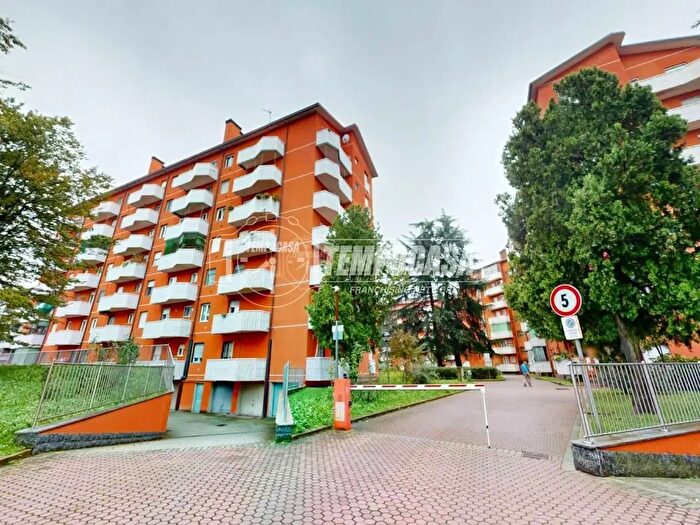 Appartamento trilocale in vendita in Via Luigi Sordello, Milano