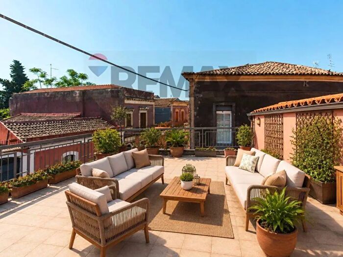 Casa con 6 locali in vendita in Via Etnea, Gravina Di Catania