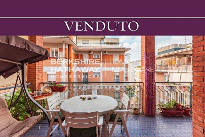 Appartamento trilocale in vendita in Via Nicola Coviello, Roma