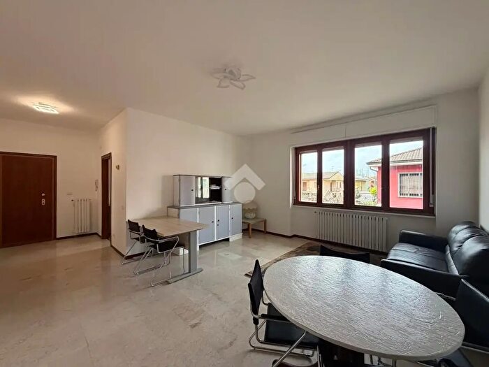 Appartamento trilocale in affitto in Via Mameli, Mediglia