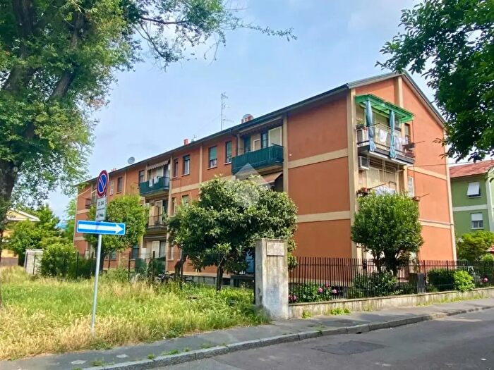 Appartamento trilocale in vendita in Via Moltrasio, Milano