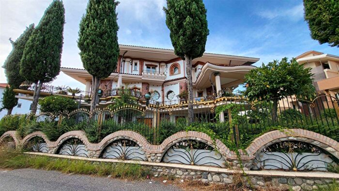 Casa con 10 locali in vendita in Via Giacomo Puccini, Montalto Uffugo