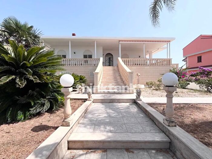 Casa con 8 locali in vendita in Via Contrada Marina di Ragusa, Ragusa