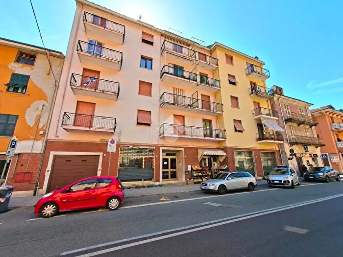 Appartamento trilocale in vendita in Via Roma, Isola Del Cantone