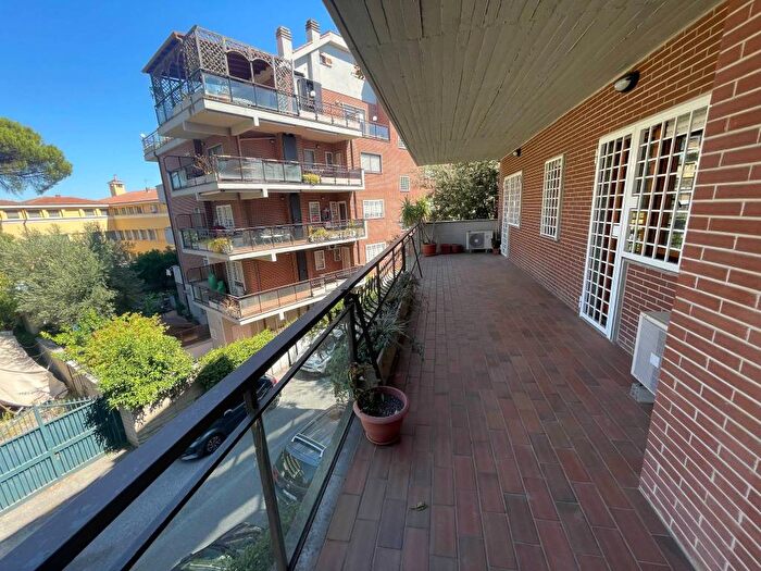 Appartamento trilocale in affitto in Via Enrico Besta, Baldo degli Ubaldi, Roma