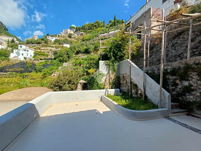 Appartamento con 6 locali in vendita in Via Sopramare, Amalfi