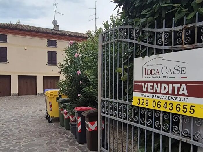 Appartamento con 5 locali in vendita in Via Galileo Galilei, Cavezzo