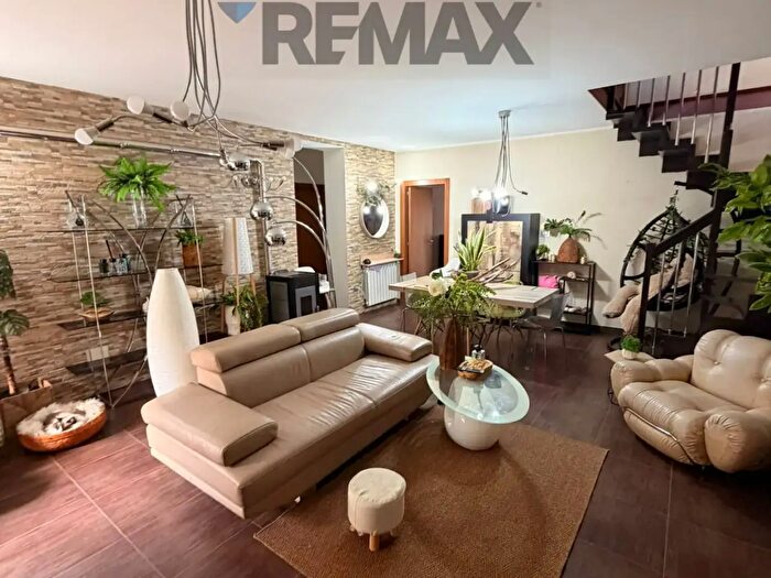 Appartamento con 8 locali in vendita in Via Regina Elena, Canicatti