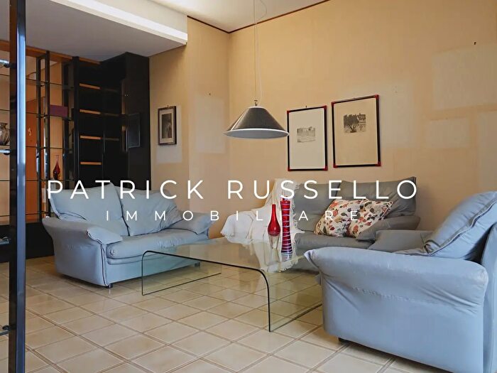 Appartamento con 7 locali in vendita in Viale Cortemaggiore, Gela