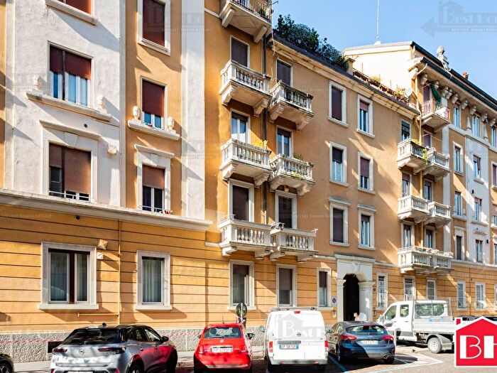 Appartamento con 5 locali in affitto in Via Felice Poggi, Città Studi, Milano