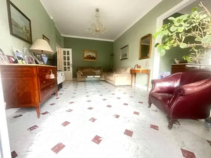 Appartamento con 6 locali in vendita in Viale Quartara, Genova