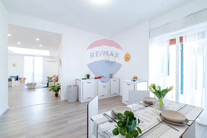 Appartamento quadrilocale in vendita in Via Vittorio Emanuele, Aci Catena