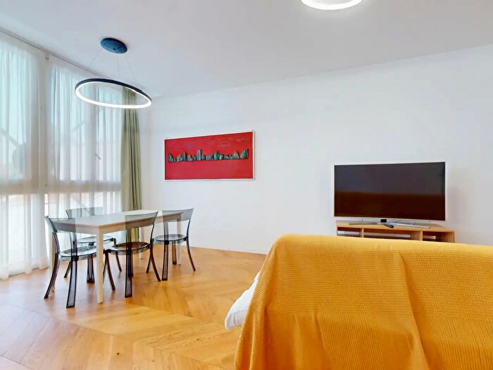 Appartamento quadrilocale in vendita in Via Aosta, Milano