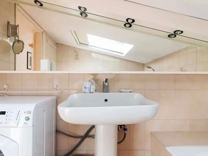 Appartamento monolocale in affitto in Via Cesare Battisti, Milano