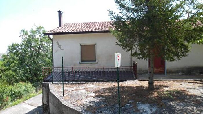 Casa con 5 locali in vendita in Morra De Sanctis