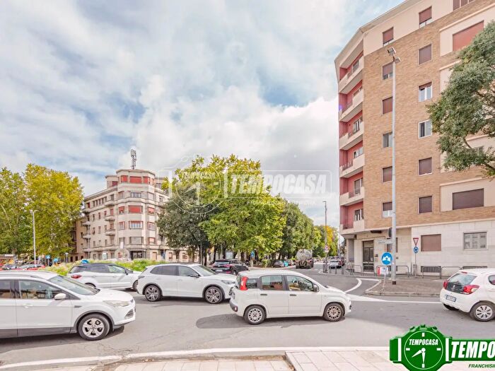 Appartamento trilocale in vendita in Piazza Dante, Pavia