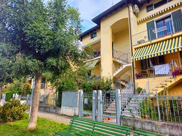 Appartamento con 6 locali in vendita in Via Malpasso, Baiso