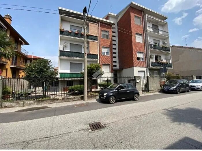 Appartamento bilocale in vendita in Via Trento, Casorezzo