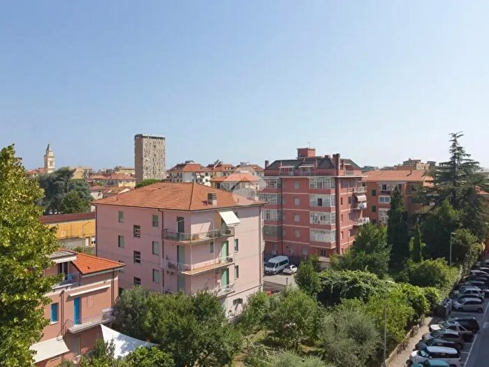 Appartamento con 5 locali in vendita in Via Natale Paggi, Lavagna