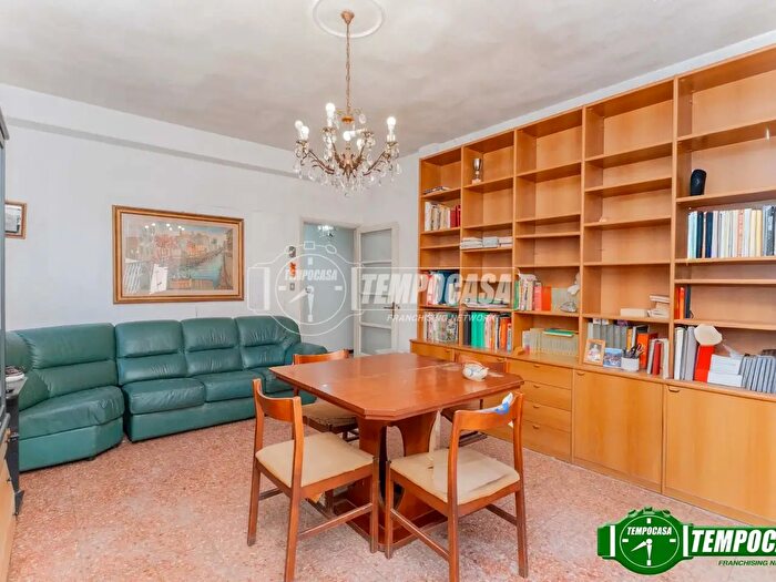 Appartamento bilocale in vendita in Via Val Bregaglia, Milano