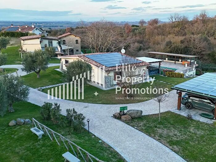 Casa con 18 locali in vendita in Campagnano Di Roma