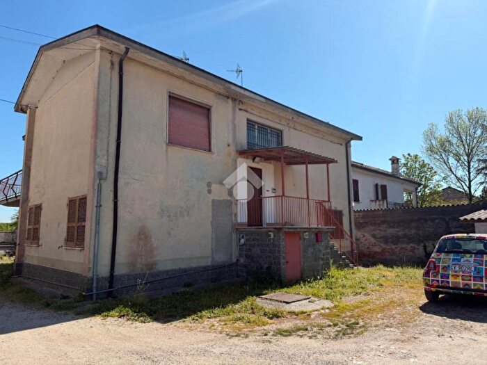 Appartamento trilocale in affitto in Via Tornello, Busca Tornello, Mezzanino