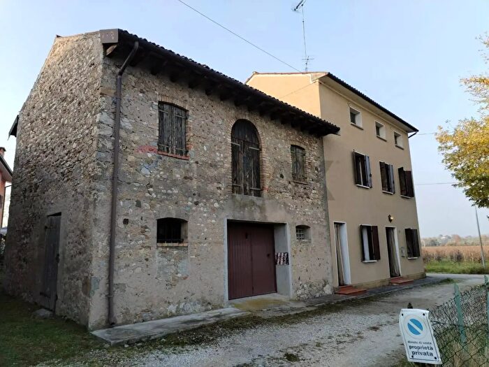 Casa con 7 locali in vendita in Via Faliero Marin, Colle Umberto