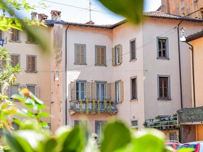 Appartamento bilocale in affitto in Piazza Luigi Angelini, Città Alta, Bergamo