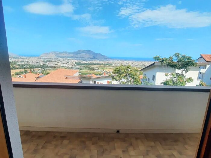 Casa con 6 locali in vendita in Via Francesco Emanuele Cangiamila, Palermo