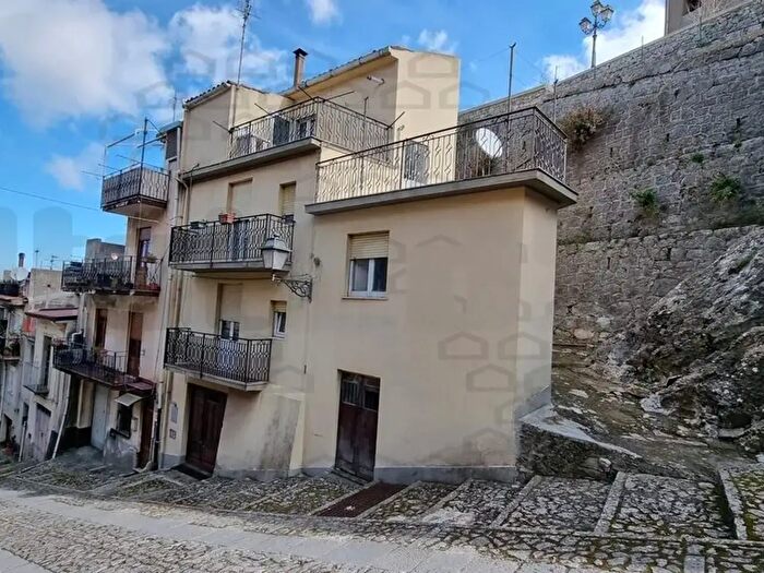 Casa trilocale in vendita in Via Luigi Capuana, Novara Di Sicilia