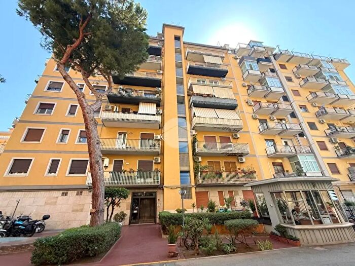 Appartamento quadrilocale in vendita in Via Cristofaro Scobar, Palermo