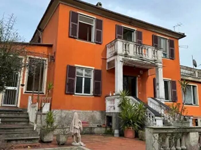 Casa con 6 locali in vendita in Via Rio Torbido, Genova