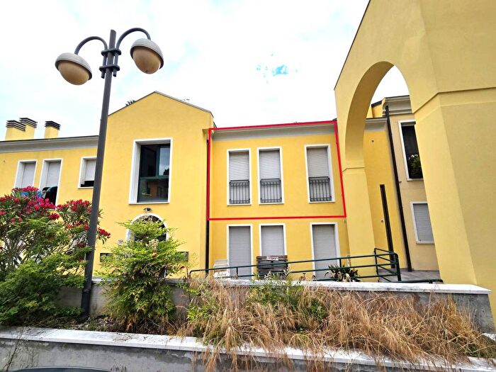 Appartamento trilocale in affitto in Via Indipendenza, Centro, Pontelongo