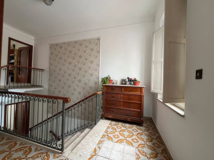 Casa con 7 locali in vendita in Jesi