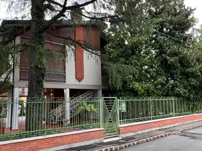 Casa con 6 locali in vendita in Via Zoagli, Modena